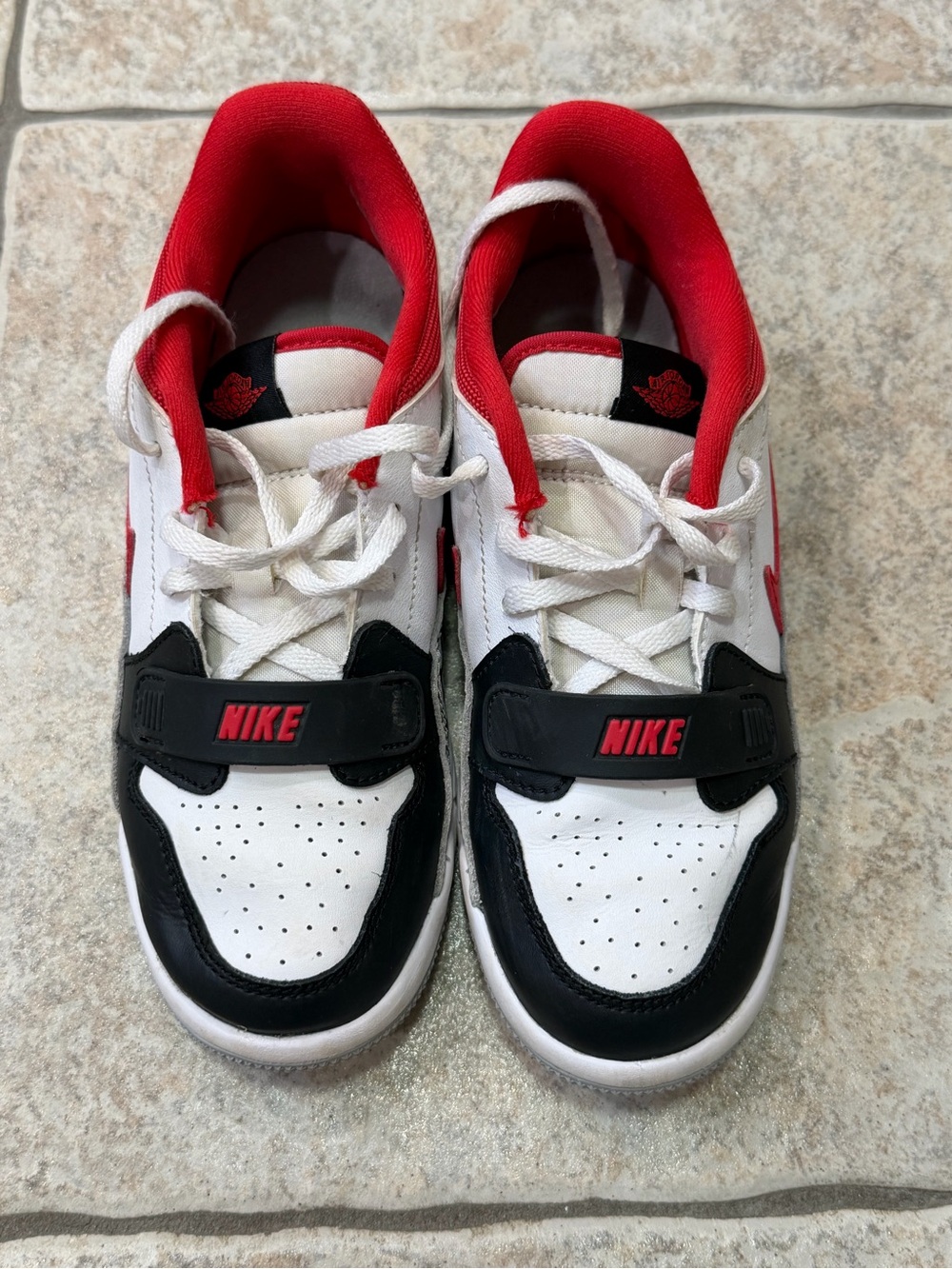 Nike Jordan Kids Low-Top Sneakers in White, Black & Red size 3